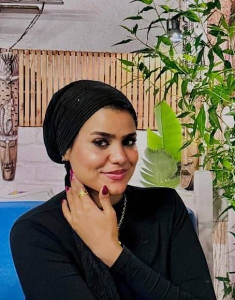 Farida, 35, Gambia