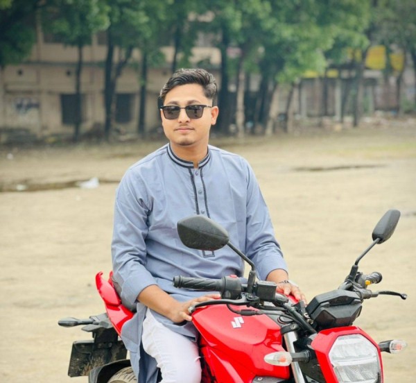 Nahid R Rahmqn, 25, Illinois