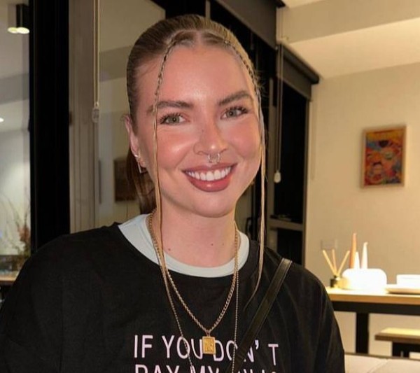 Luna, 24, anywhere