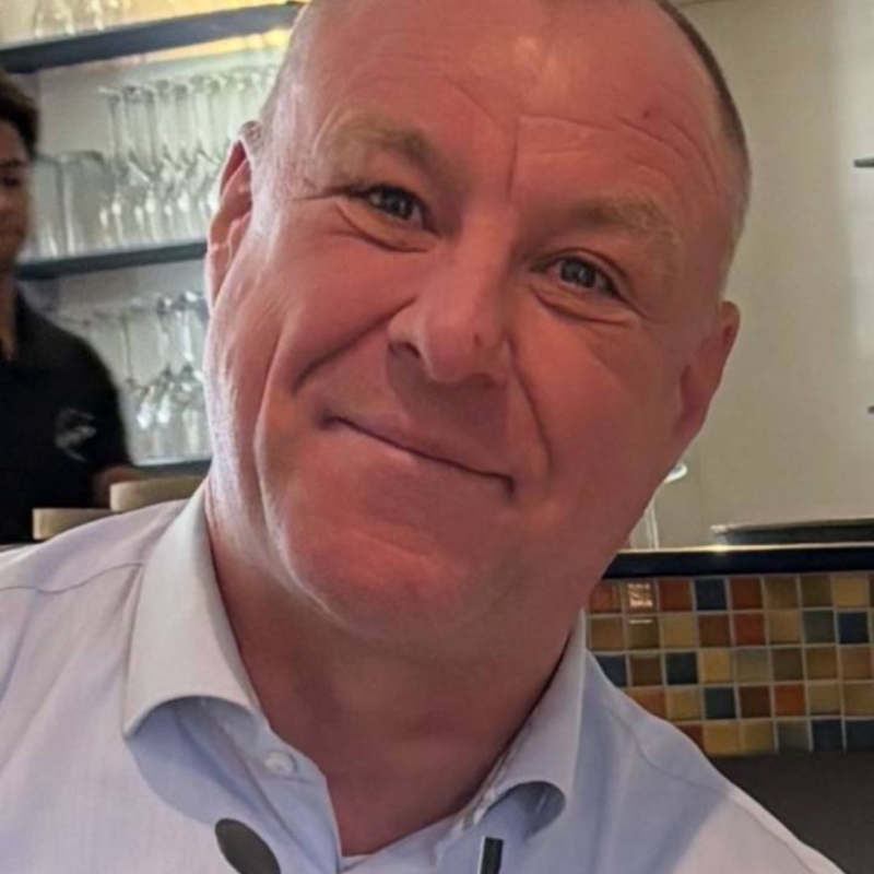 Ikarus, 52, Madagascar