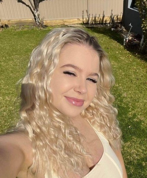 Mai Makova, 37, Oradea