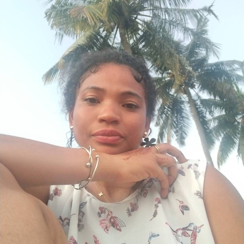 Zina, 34, Australia