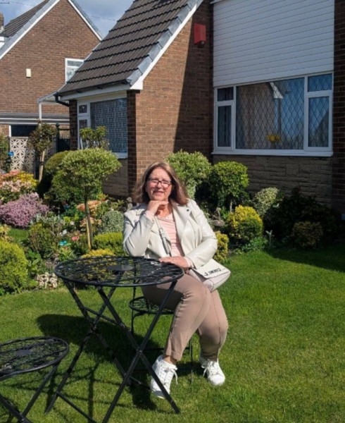 Holz, 51, united kingdom
