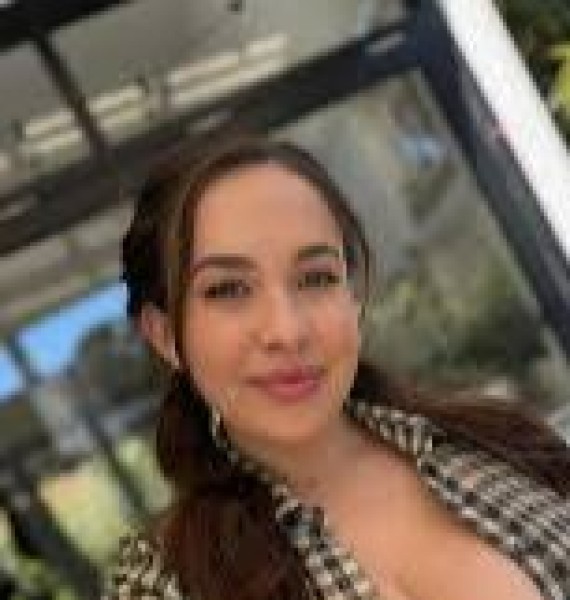 Bella, 36, Switzerland