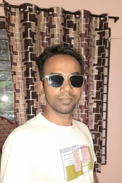 Khan vai, 30, Nairobi