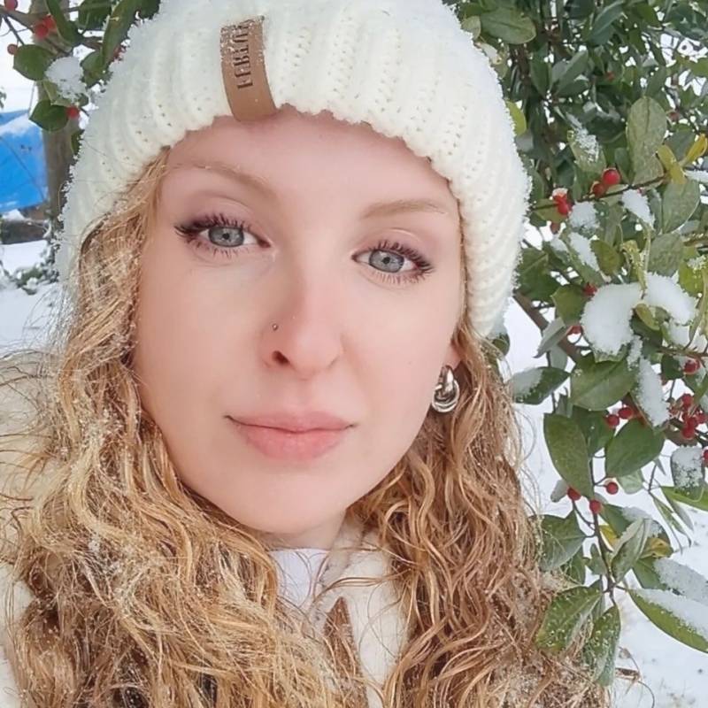 Doris, 45, Currently UK moving to Ukraine