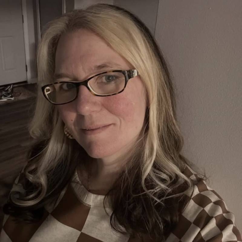 Clara, 46, Uk