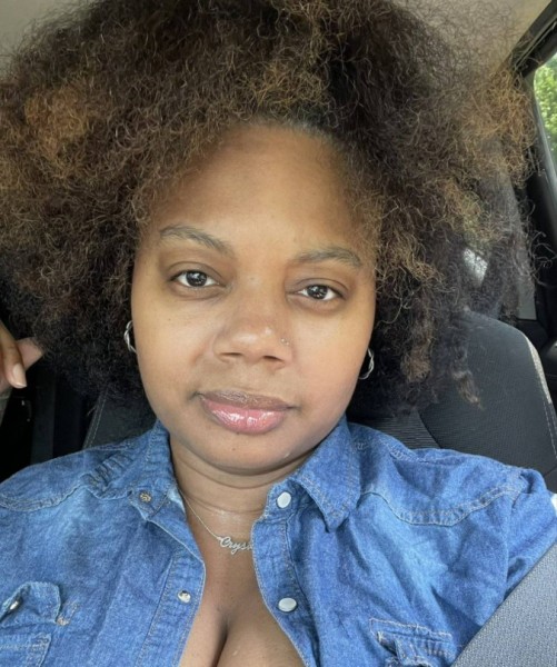 Crystal, 40, Dhaka Bangladesh