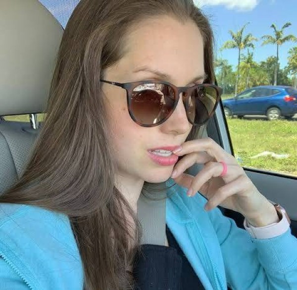 Marie, 30, Colombia