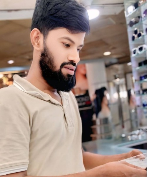 Ovi, 36, Pakistan