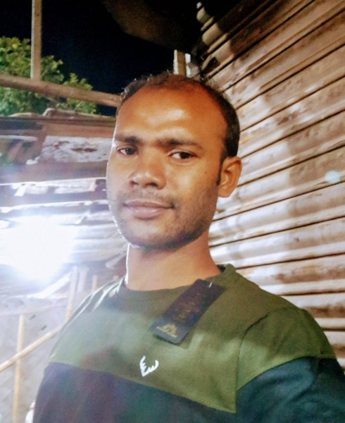 Faruk mahaldar, 31, Madagascar